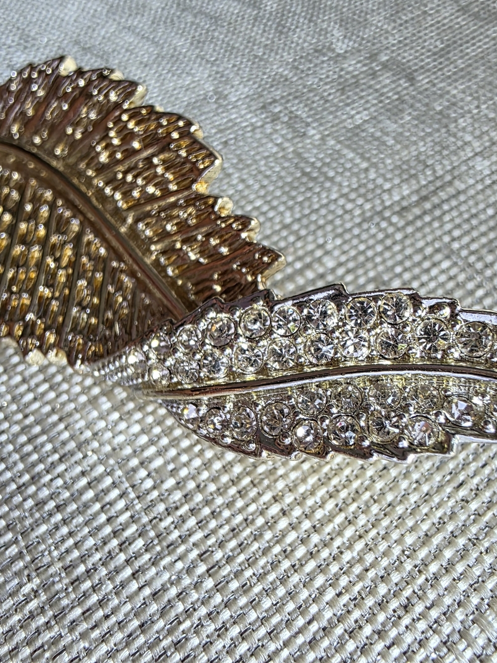 Vintage 1961 Sarah Coventry "Fashion Leaf" Gold-Tone Rhinestone Brooch Pin - Picture 3 of 7
